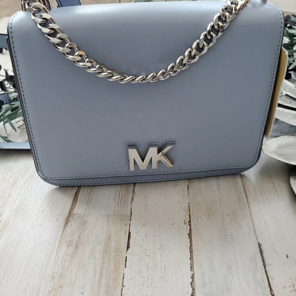 Michael Kors - Picture 2 of 7